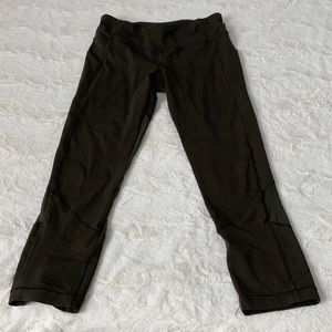 Lululemon cropped high waist pocket leggings. Olive green size 6